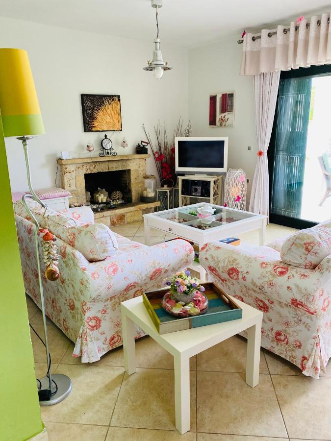 Detached Villa With Sea View 하니오티 외부 사진